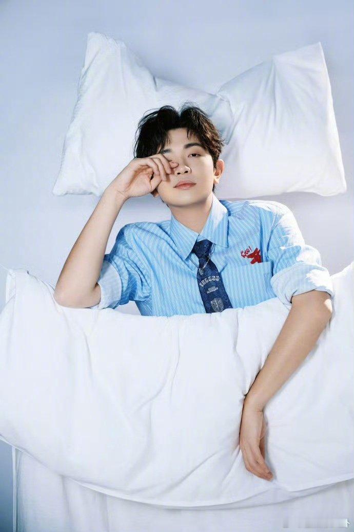 被颜人中照片吵到眼睛了声生不息颜人中颜人中的嗓音太有辨识度了，沙哑带颗粒感的质感