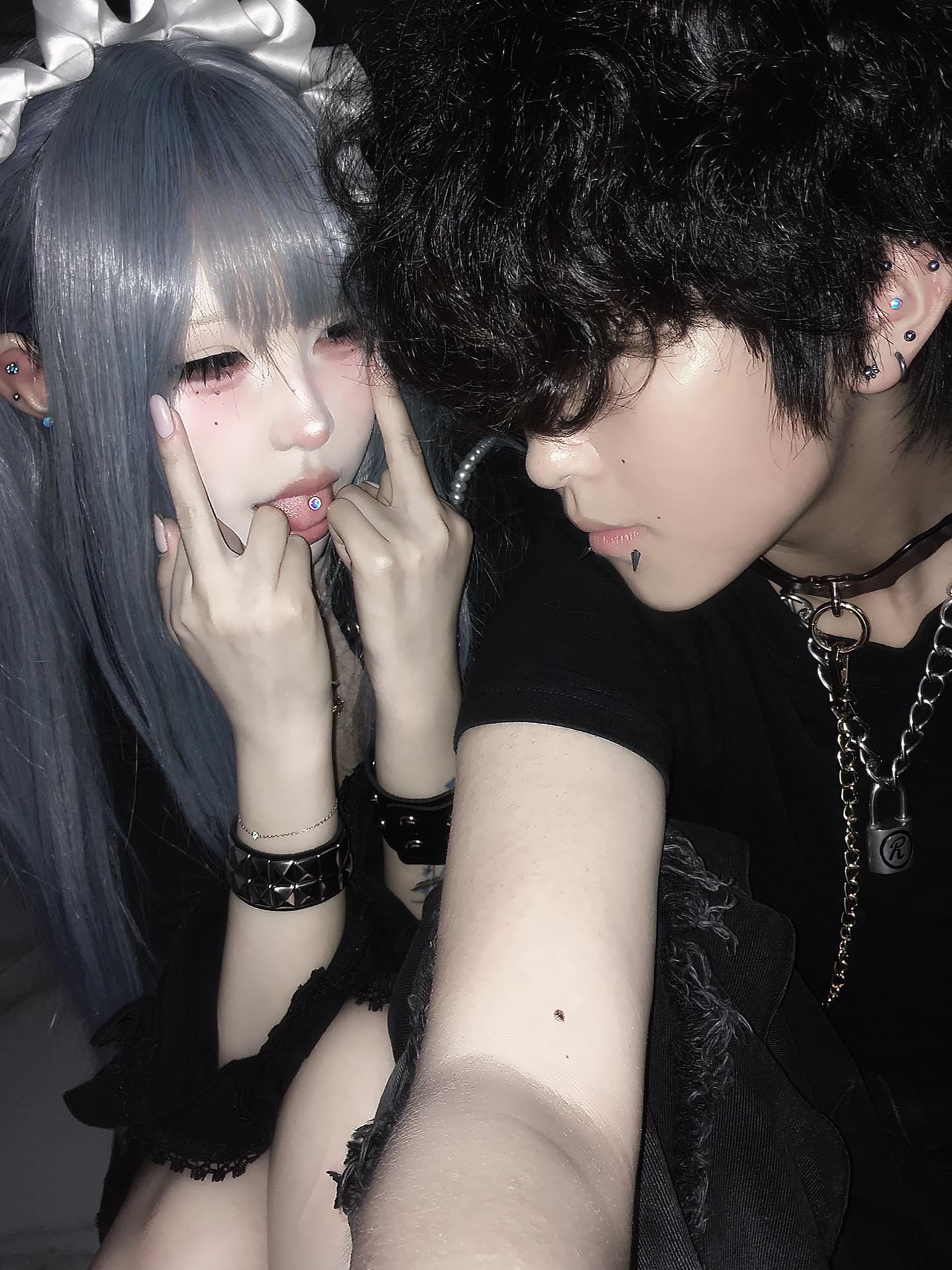 掌纹里没我的命运 就割一条出来。