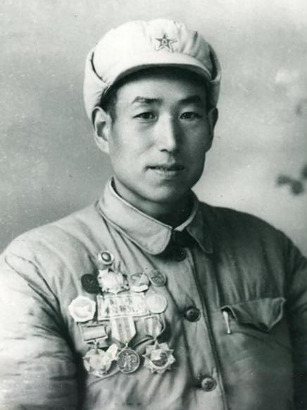 1950年11月，邢嘉盛率领三营奇袭美军阵地得手后，竟异想天开要端掉美军师部，不