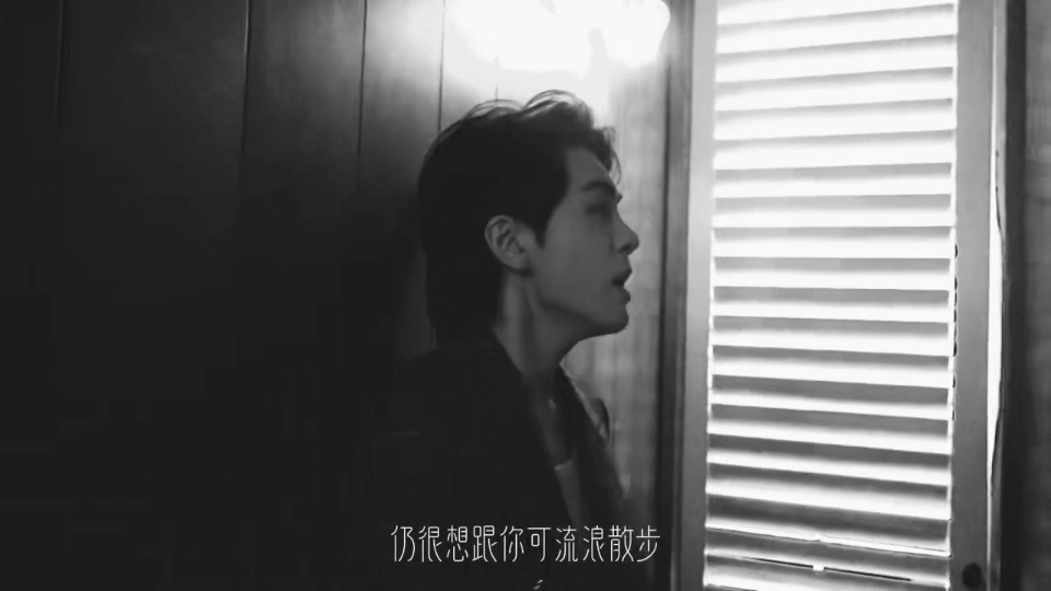 曾舜晞在衣帽间手搓打歌 他往衣帽间一站，舞台就搭好了。自带运镜、自己走位，唱得比