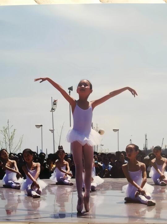 🩰那个踮脚摘星的小女孩，长大了✨