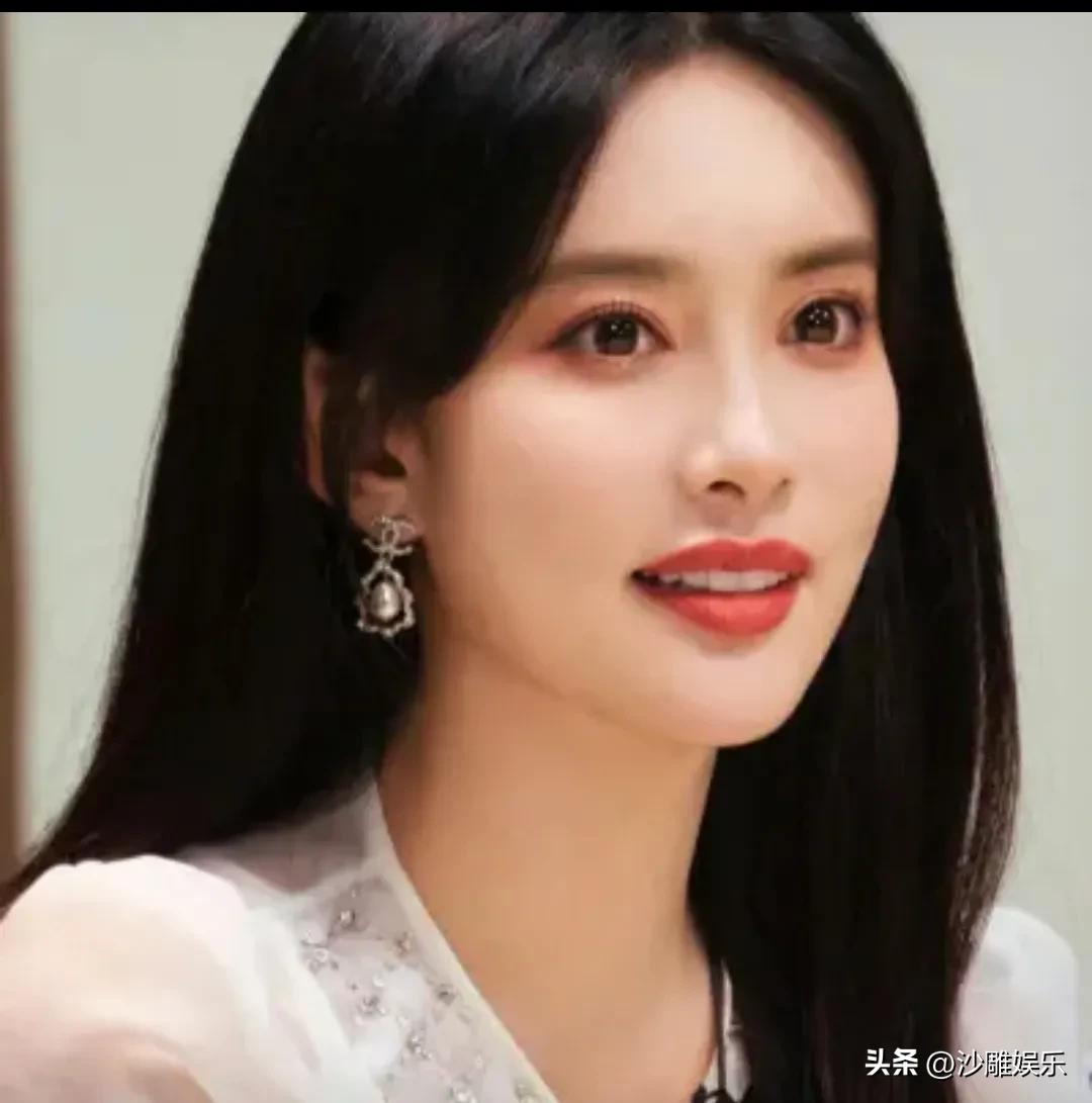 孟子义，太拼了！

3月1日晚，孟子义在直播中和胡可的一段闲聊，直接冲上了热搜，