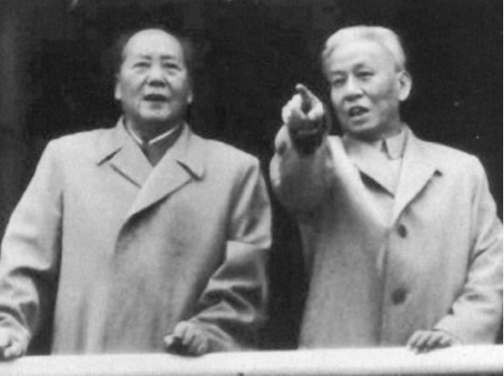 1955年刘少奇为何力挺粟裕授予元帅军衔，却没有同意陈毅？周总理提异议有何深意