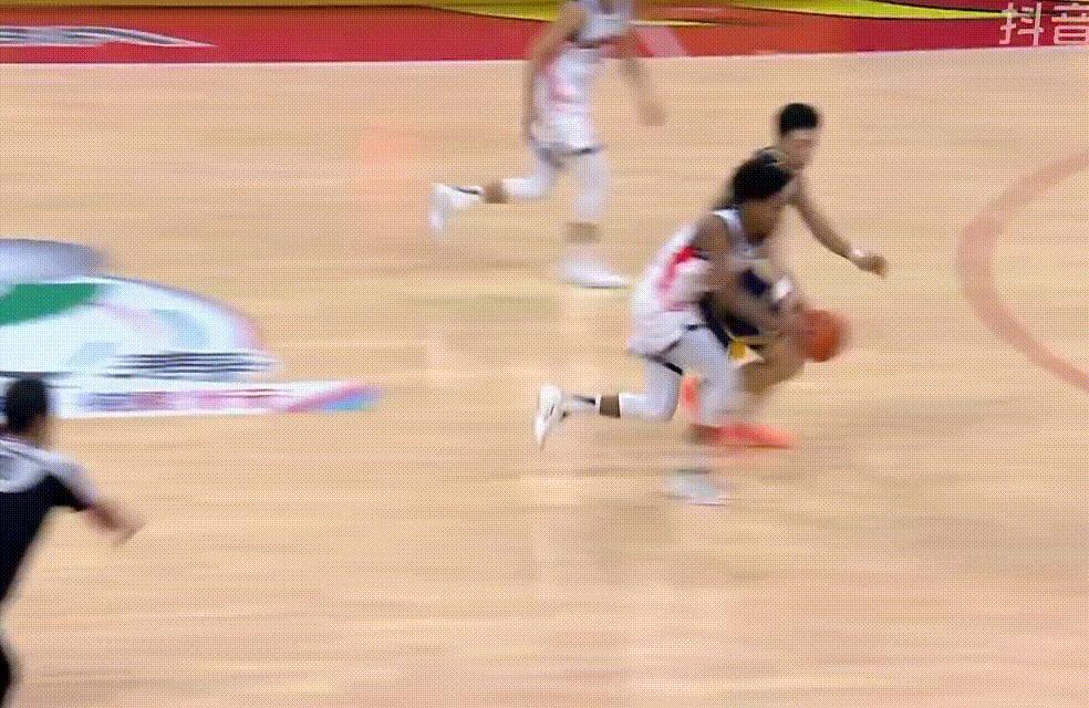 王少杰关键封盖、胡明轩两罚全中锁定胜局！可以提前恭喜广东队迎来三连胜广东男篮vs