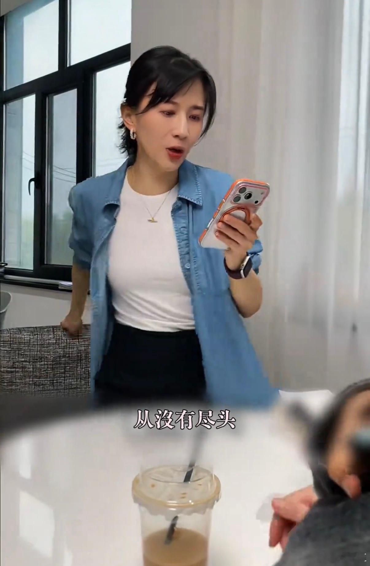 papi酱迎来事业第n春恭喜papi酱解锁事业新高峰！新视频百万赞刷屏，清醒通透