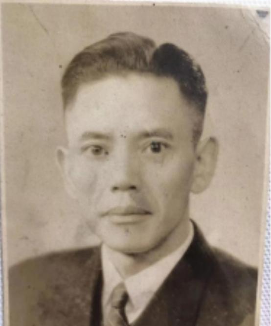 1948，毛人凤派特务沈醉去暗杀自己的姐夫余乐醒，沈醉到达时，毫不知情的余乐醒正