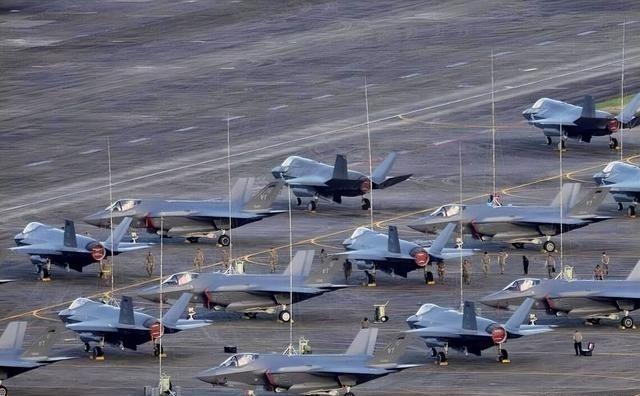 根据韩国方面2月21日的报道，韩国政府拒绝了美国提出的韩美日三边空中演习的邀请。