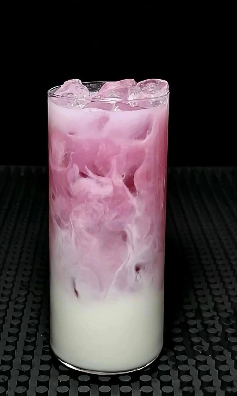 生活手记浅酌一杯小酒，褪去白日奔波的疲惫。不必拼酒量，只求心头舒展，三五好友围坐