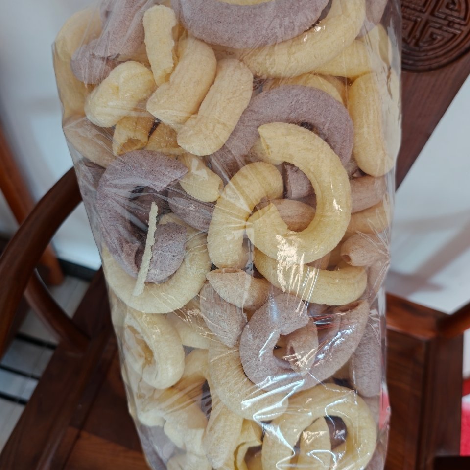 你们吃过这个吗？我超爱，这么大一兜子才五块钱，而且不会发胖，我在家天天抱着一兜子