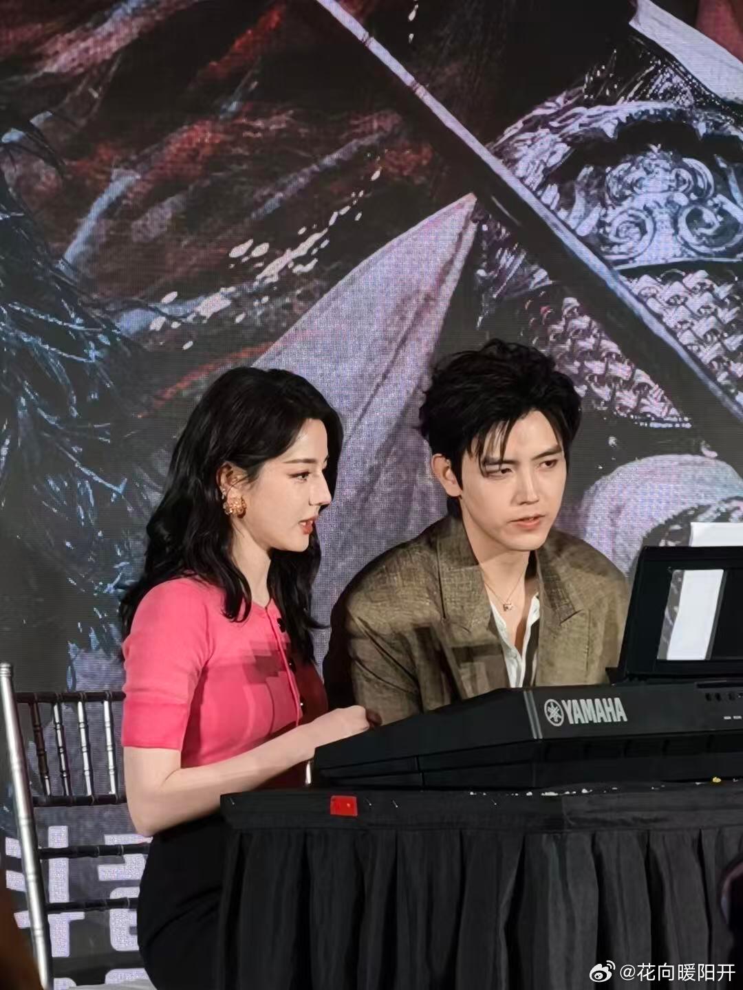 白日提灯官微回应没话题 家人们谁懂啊🥰！官微完全代入段胥视角营业，每一句都藏着