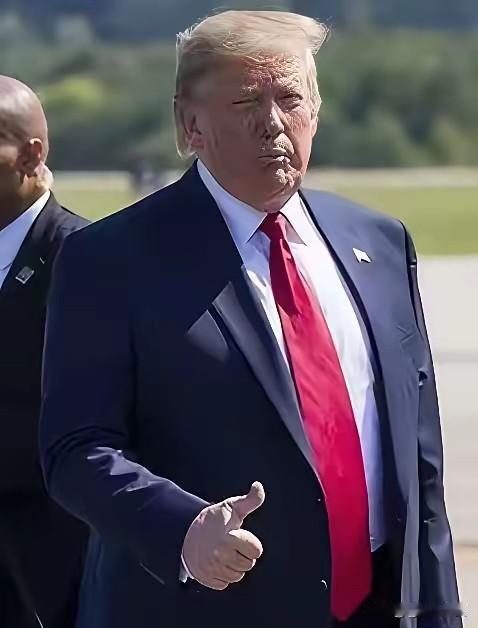 特朗普！都以为他是个随心所欲的人。这看法不对。

很多人觉得他乱来。但你想过吗，