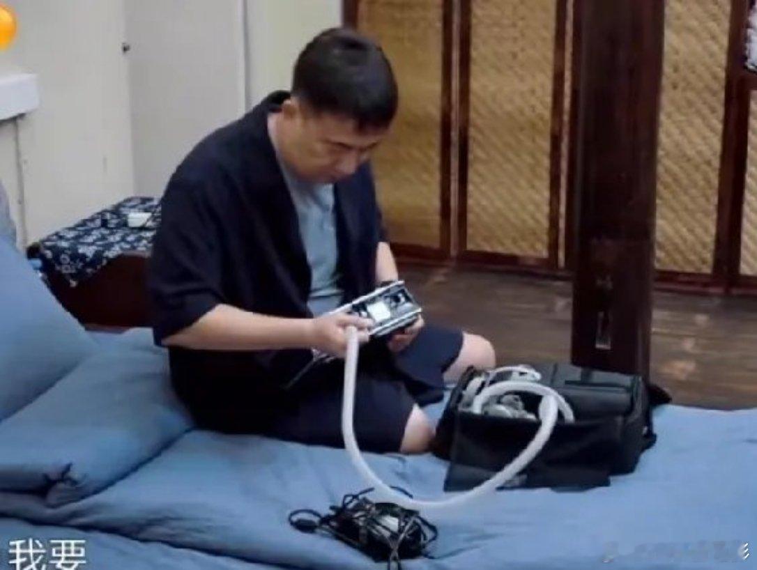 黄磊戴呼吸机睡觉不仅是黄磊，记得之前胡海泉也在披哥上安利过这个可能这是中年男艺人