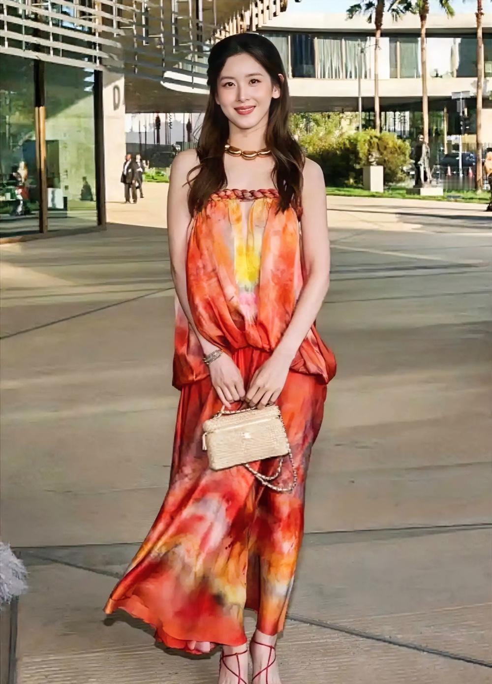 奶茶妹妹章泽天现身洛杉矶，参加LACMA郡立艺术博物馆大卫·格芬画廊的开幕酒会。