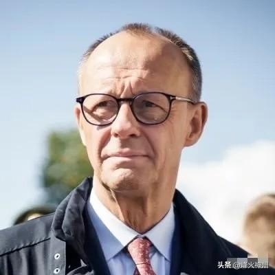 德国总理默茨今天发文说：“伊朗人民有权决定自己的命运。德国政府与美国、以色列及该