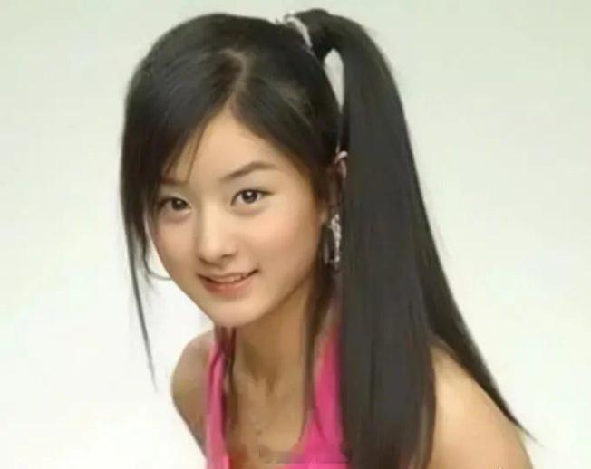 刚出道的赵丽颖，真看不出来赵丽颖整哪了？那些天天说她的换脸的人，不累吗？ ​​​