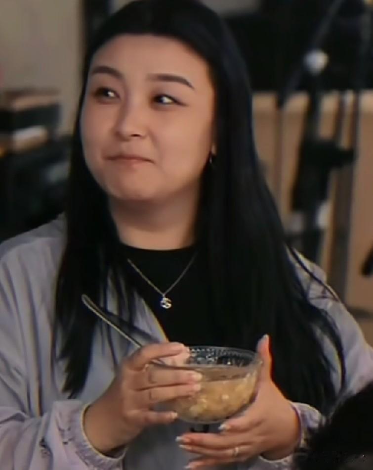 董宇辉是懂得识人用人的，演讲时他透露方成林是公司总经理。
     成林虽然不出