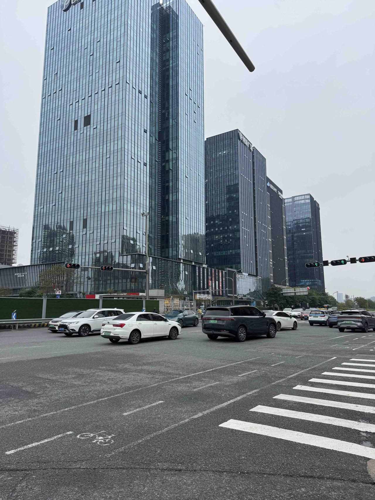 深圳楼市咨询量猛增，二手房成交大涨！新房卖断货！光明某楼盘新开盘，一天卖完了！龙