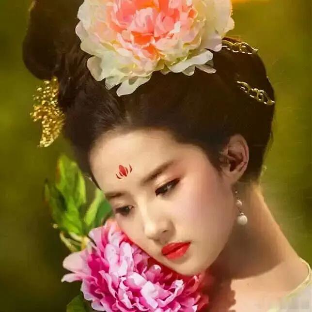 【古装大剧《李清照》女一号锁定四大女星】1、万茜 科班出身的演员，演技精湛，有着