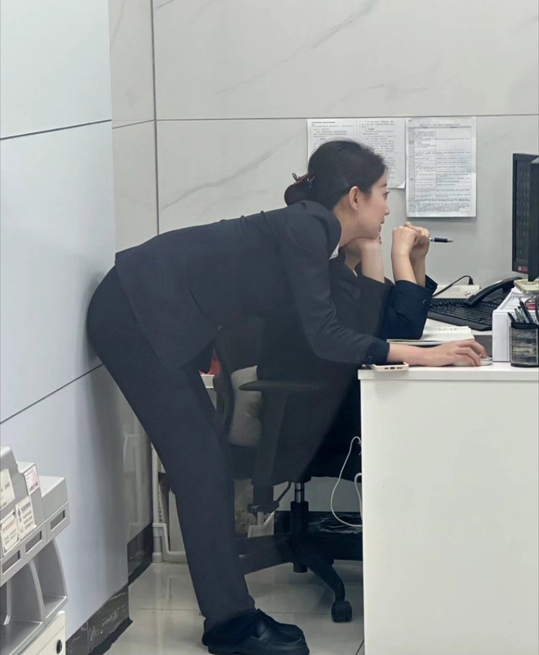 五一放假前办公室的几类人我觉得放假前最忙的还是财务，为了不影响五一的假期旅游，财