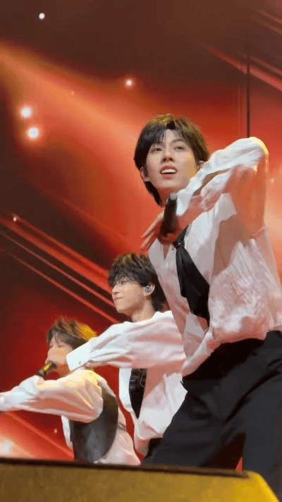 JYP给奔赴少年上户口了 老板力挺就是不一样，弟弟们越来越出息了！ ​​​