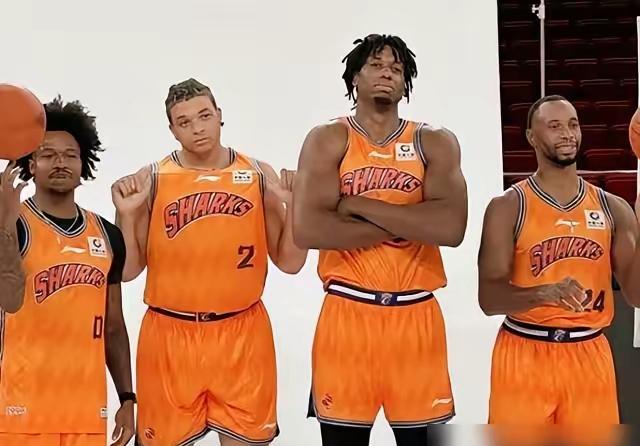 CBA本赛季夺冠竞争格局呈现"一超多强"态势，上海久事凭借豪华阵容成为最大热门，