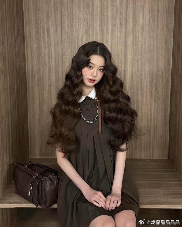 李庚希、刘浩存、赵今麦和张元英in Miu Miu 