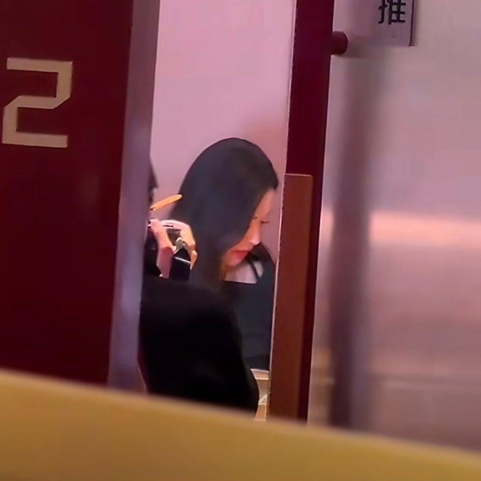 北京春节火锅店全是人人人人人春节来京必打卡火锅！从早到晚人从众，等位排到街对面，