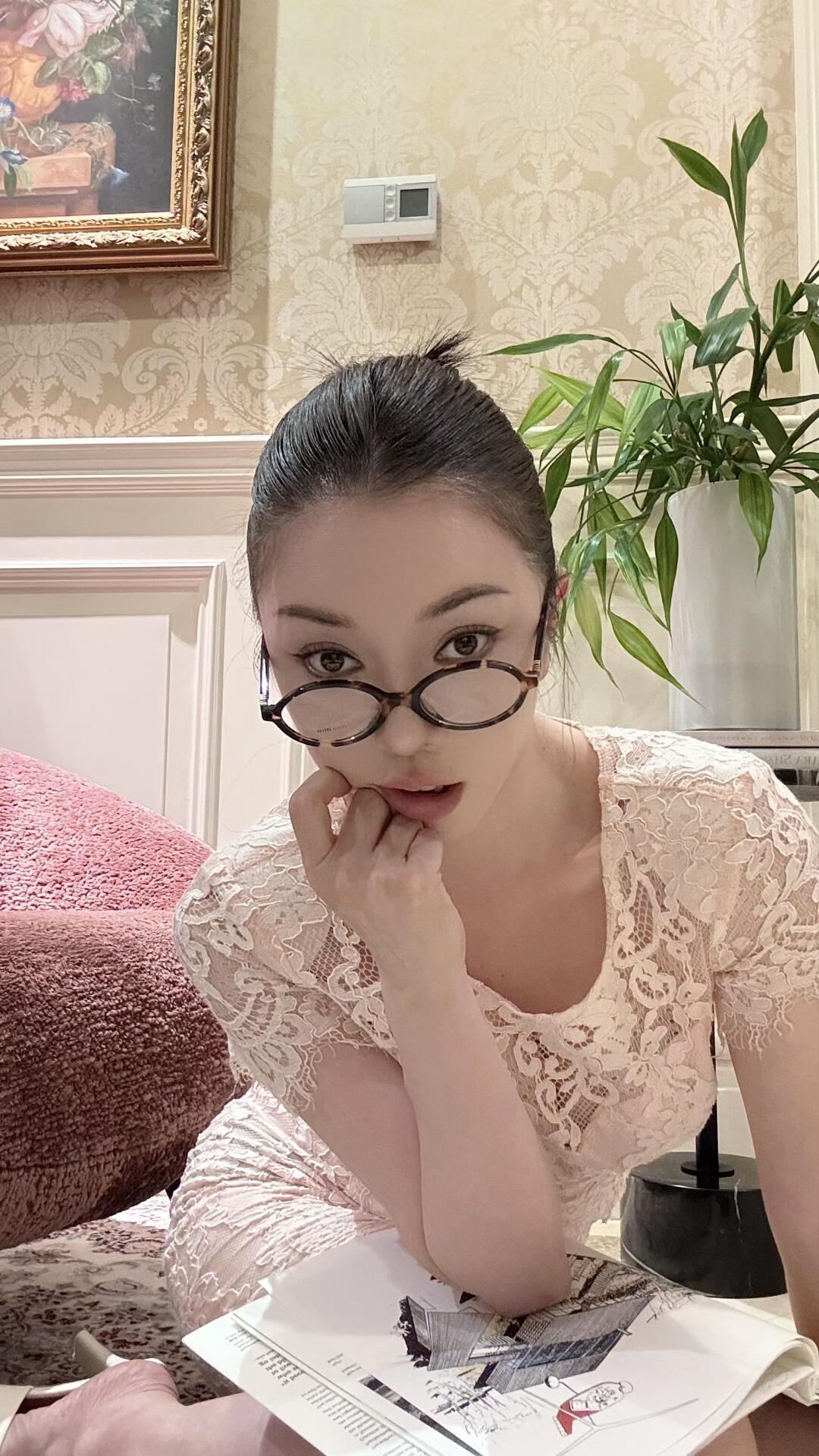 👓.  .  .  .  .  .  .  .  .  .  .  .