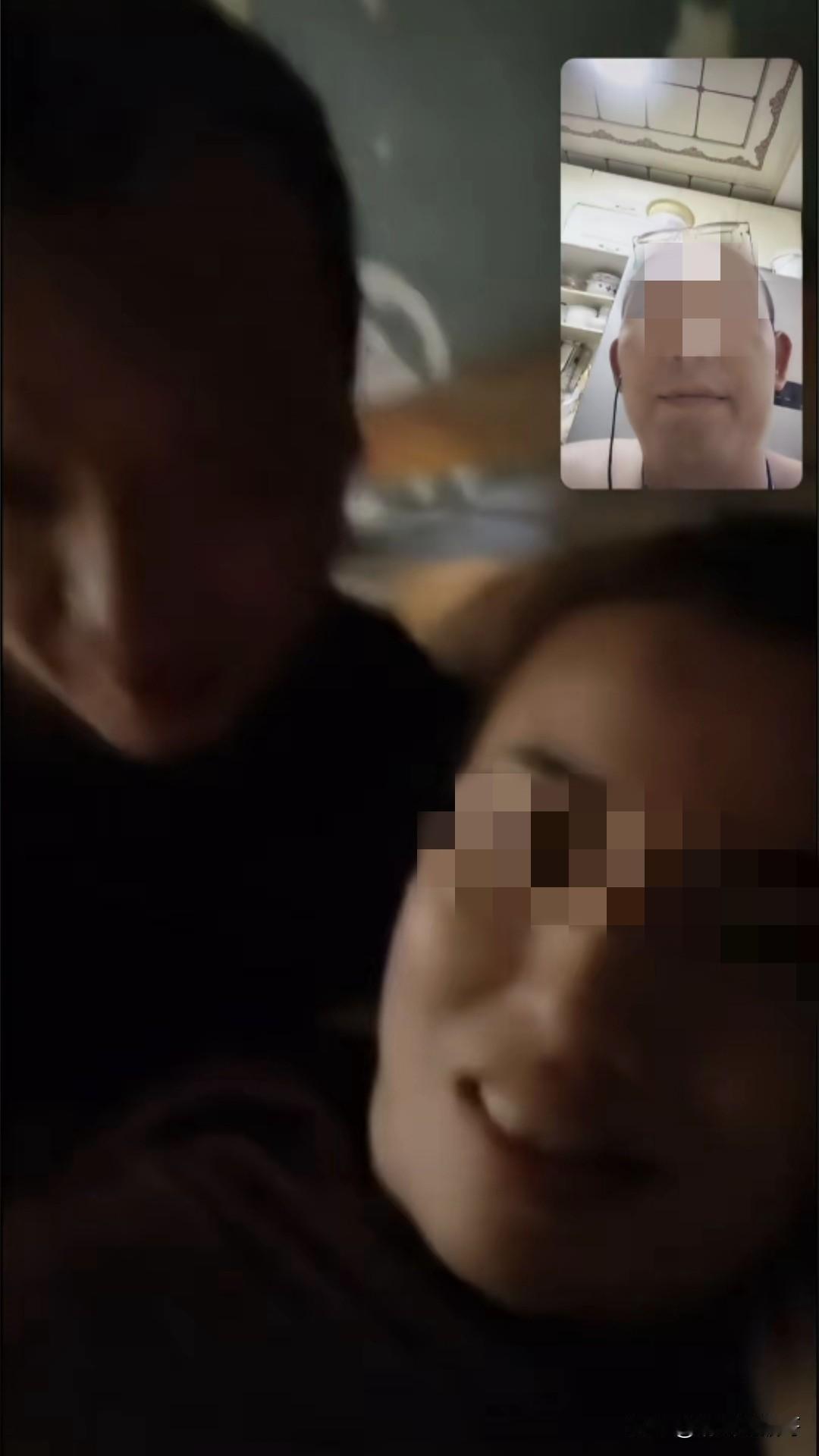 这个事太炸裂了，女的跟老公视频的时候。她的情人特意跑到摄像头下面，反正就是告诉你