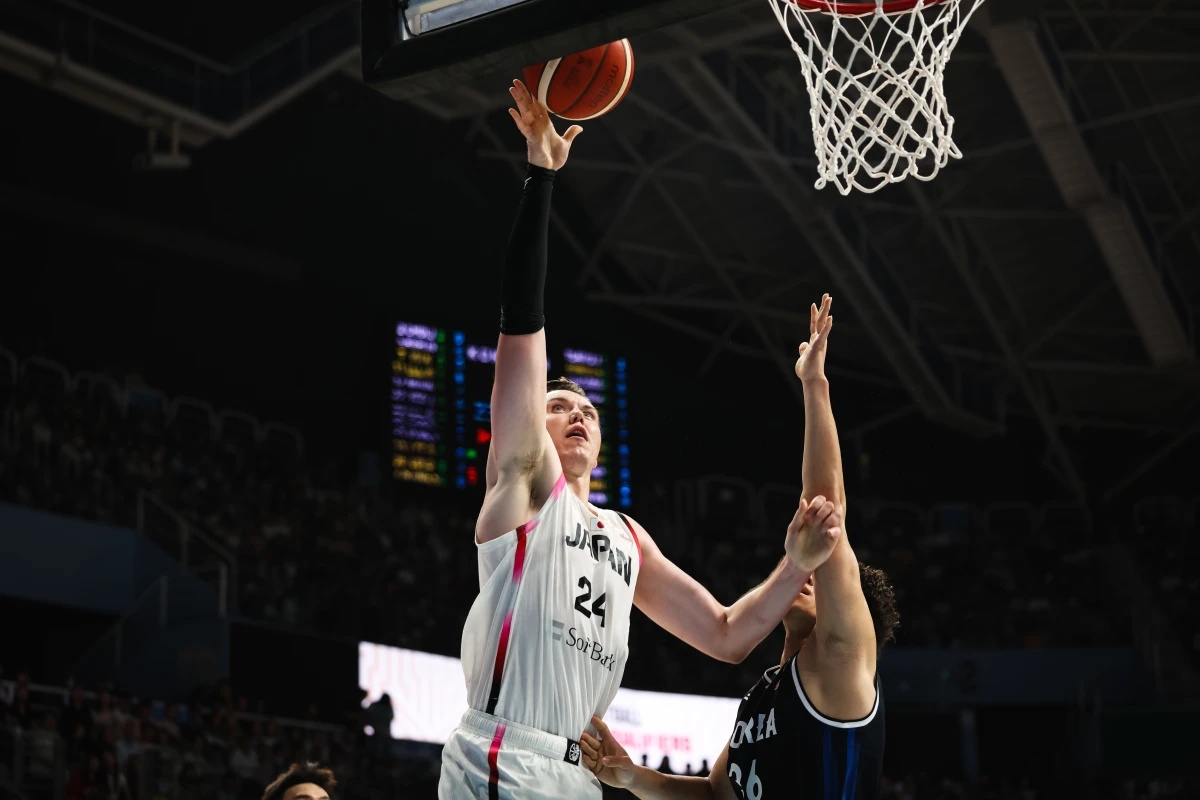 霍金森全场16中11，罚球9中7空砍30分12篮板2助攻1抢断