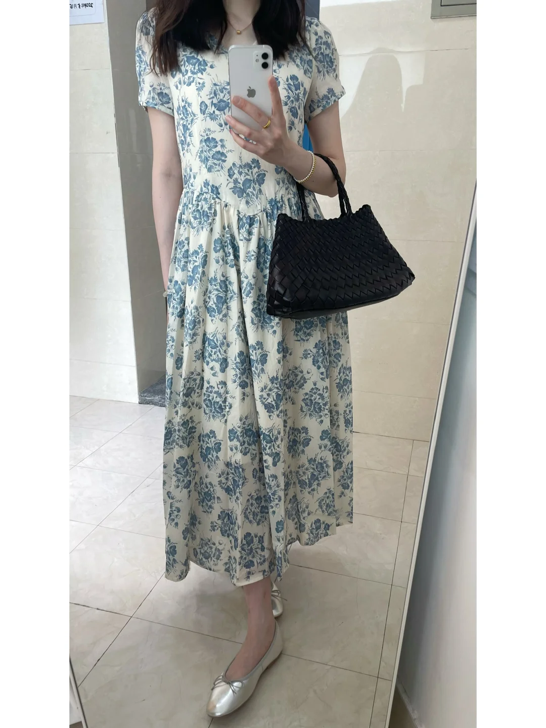 有袖的优雅蓝花花裙🚶🏻‍♀️