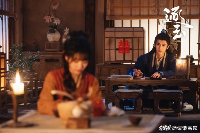 张凌赫田曦薇一吻更比一吻强 谁懂啊！新年吻比烟花还炸裂，做戏全套变真香现场，谢征