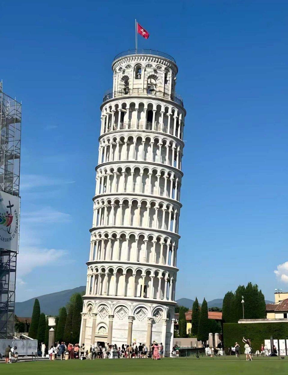 比萨 vs 科莫，这是一场实力悬殊的较量。比萨深陷降级区，状态极其糟糕，联赛已连