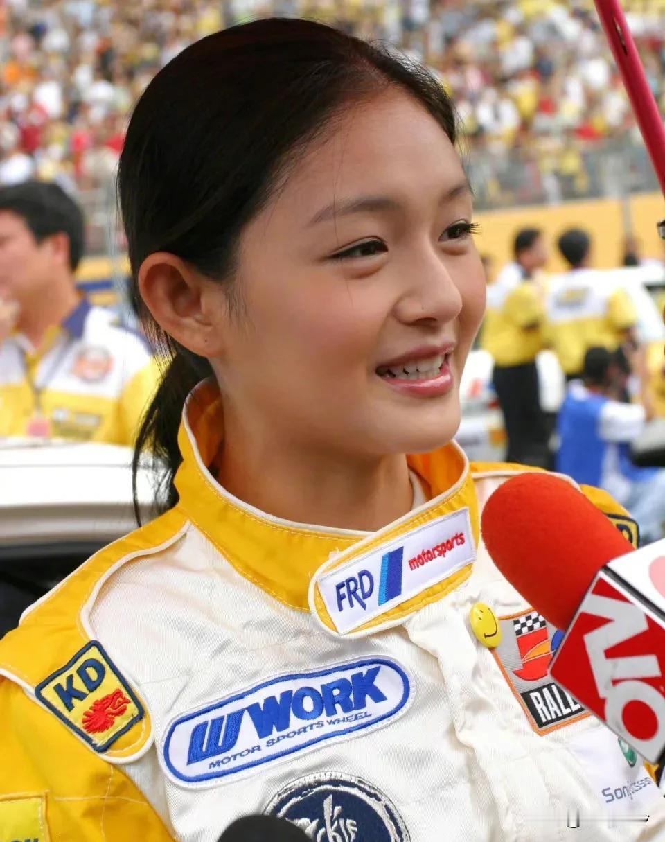 大S的颜值明明普普通通，即使是巅峰时期，放到内地电子厂也当不上厂花，还不如小S漂