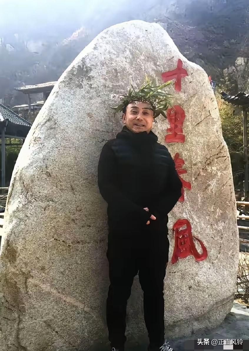 商场返券600-100，一件衣服1200，店员帮着拆2单给顾客减了200，商场罚