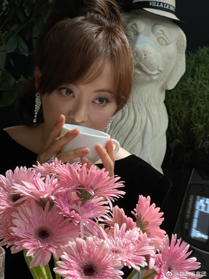 孙俪本名孙丽原来孙俪是艺名本名自带烟火气息，孙俪凭自身实力，走出属于自己的星光之