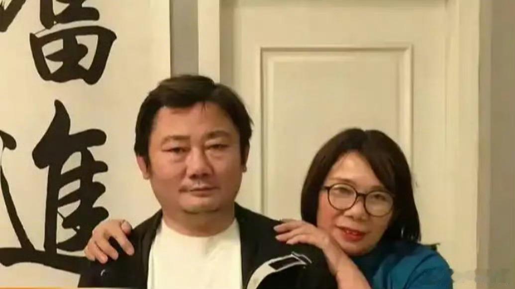 媒体评张雪拉黑母亲当“拉黑母亲”几个字映入眼帘，很容易先被贴上绝情的标签，但媒体