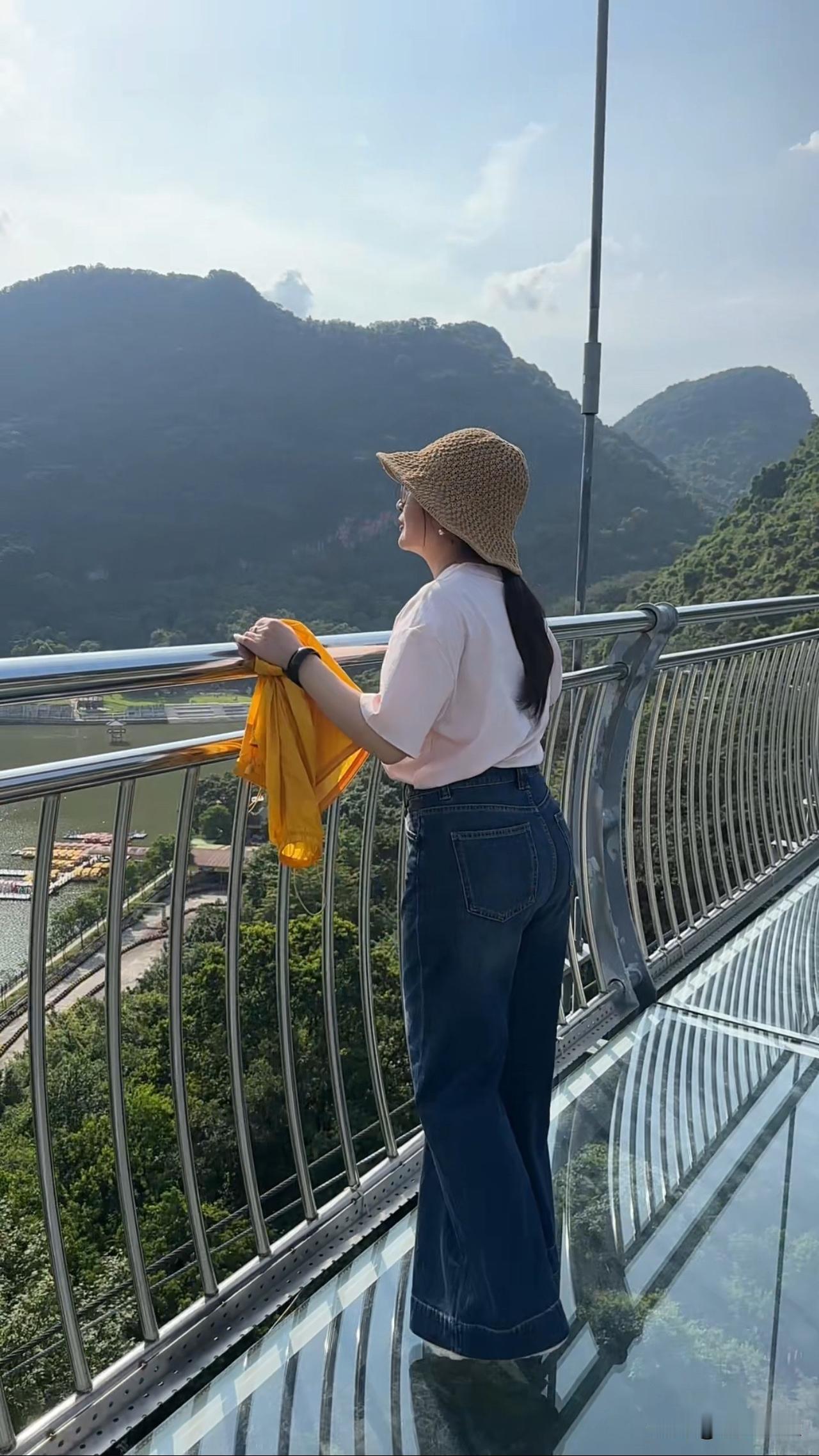昨晚又做梦，梦的那么真实，跟演电影似的[捂脸][捂脸]，我又不敢说，我怕说了又被