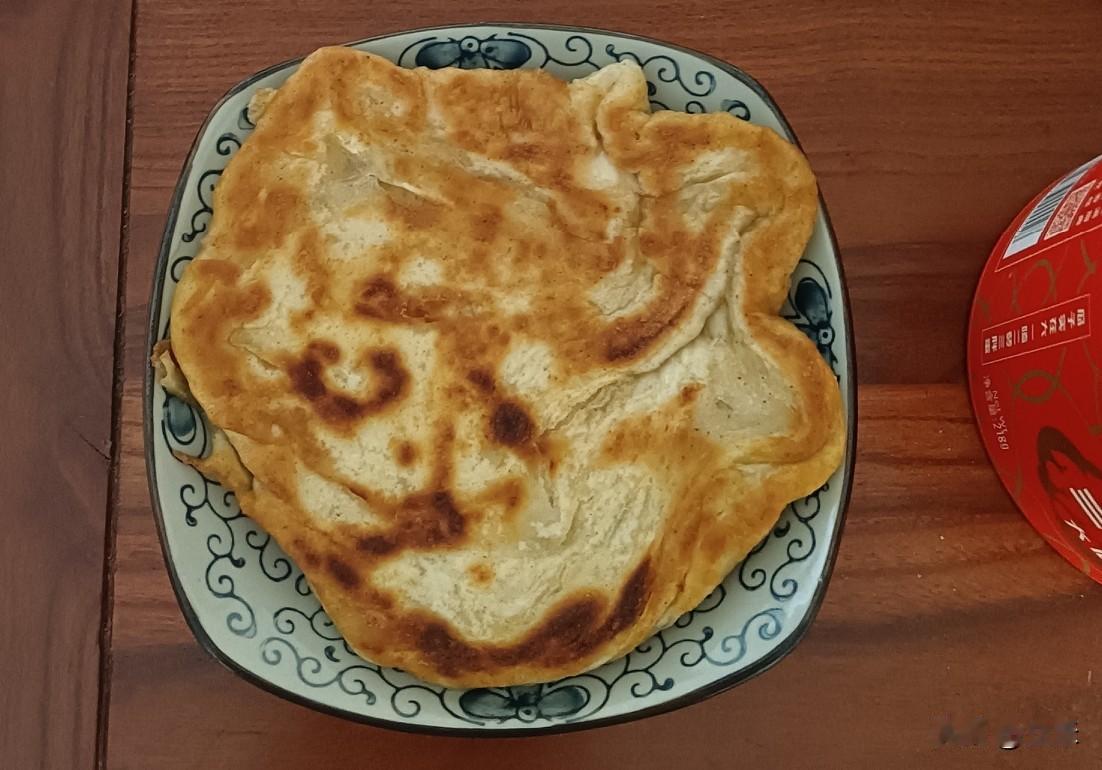 中午我烙了一张饼，而且还是发面的饼，但是好像有点不成功，请问好友发好的面团直接擀