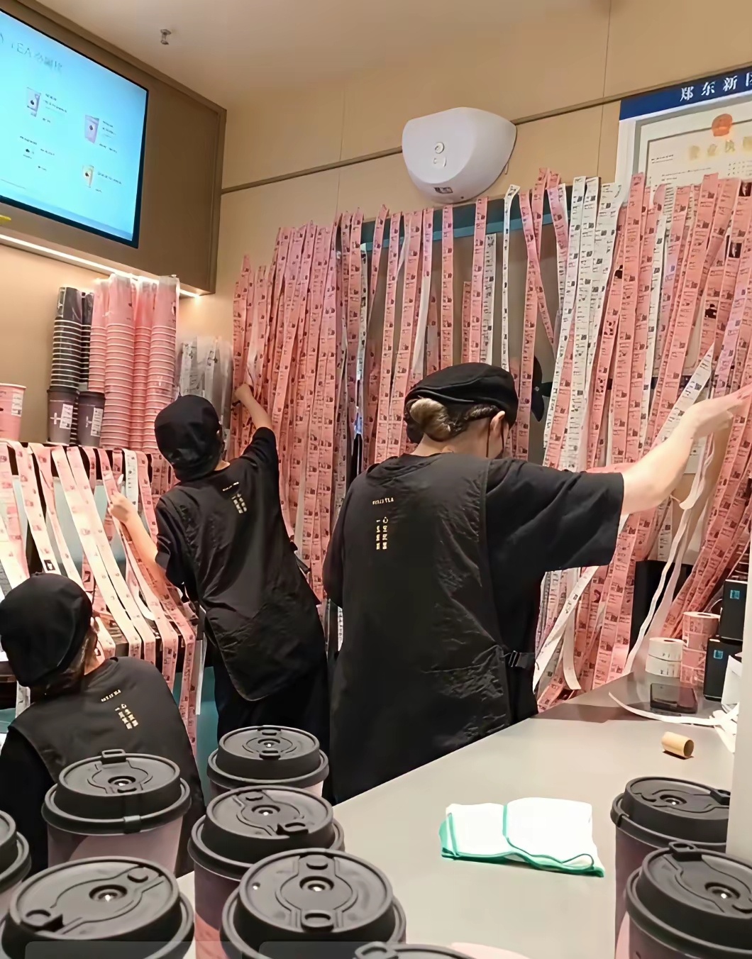 茉莉奶白机器冒烟了，干不完根本干不完！       刚经受了那么大的委屈，转头就