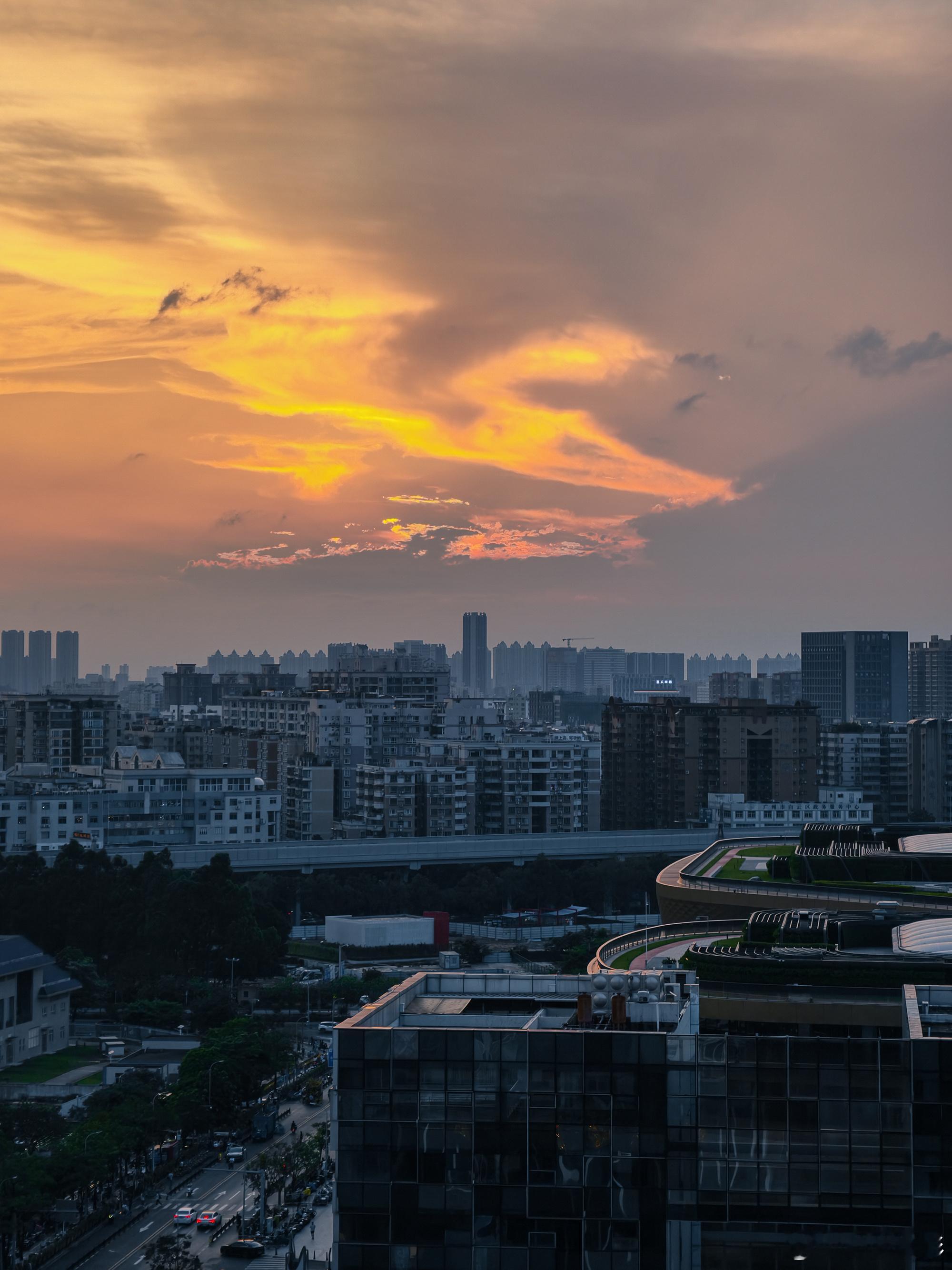 来自黄昏的温柔，昨日份的日落天际线🌇手机摄影日落是最高级的浪漫 广州·白云