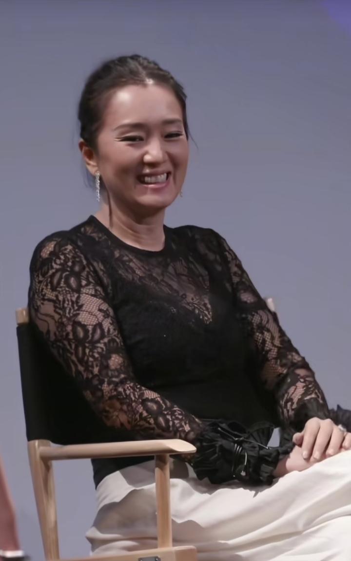 秋香也老了[流泪]！一代人的回忆。这个年龄状态最好的除了她，还有章小蕙。怎么 感