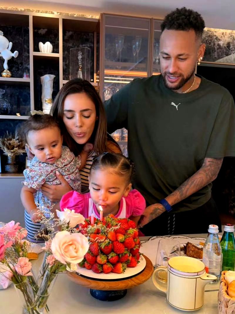 内马尔 幸福一家人