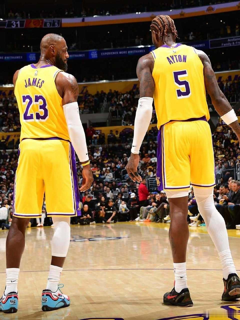 湖人这赛季虽然只输了9场比赛，但全是溃败，观感极差。最近这个两连败，一共输了39