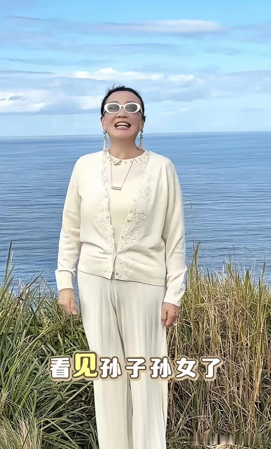 不得不承认，汪家一家人是真的很会打组合牌。
孩子们提出想去加拿大参加夏令营，马筱