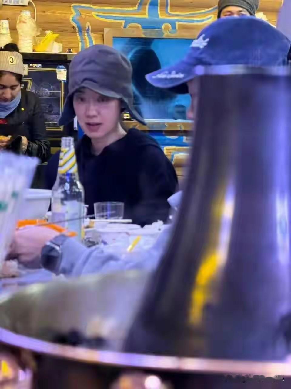 2026年1月22日晚，新疆阿勒泰禾木村的气温骤降至零下31℃，但一家火锅店内却