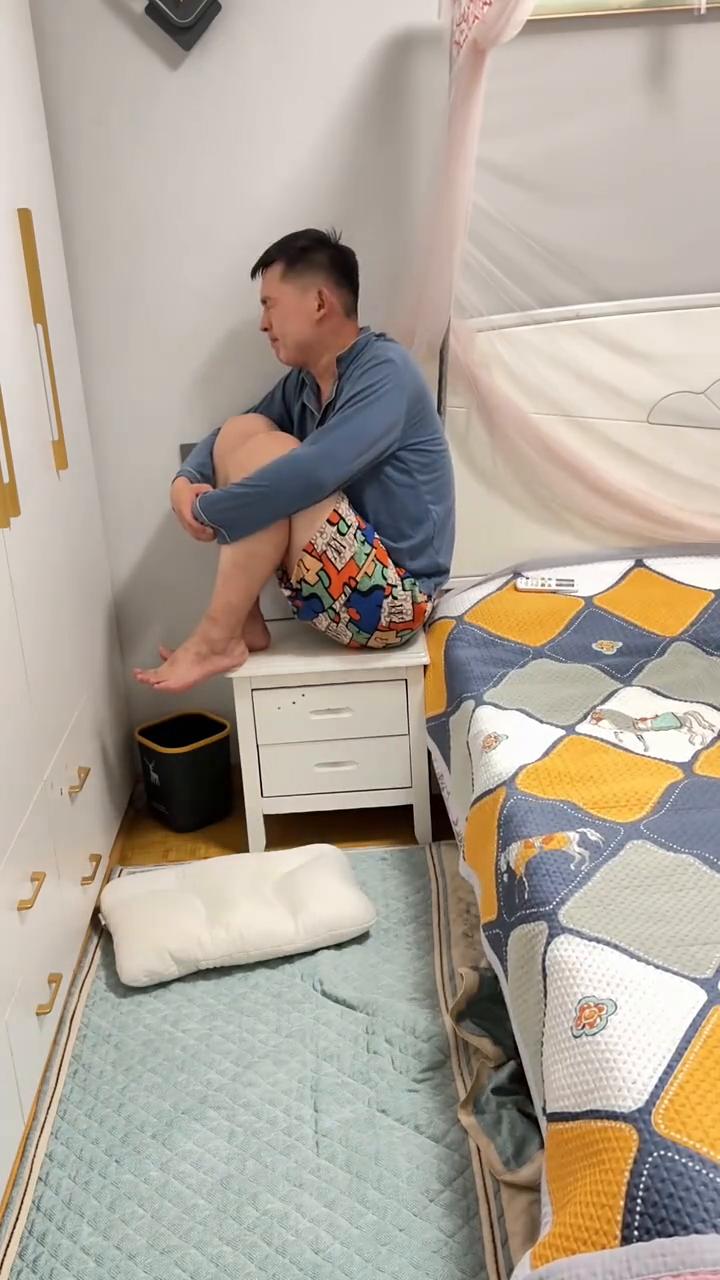 生三胎后的家庭地位。
如果不是亲眼所见我是万万不敢相信。
