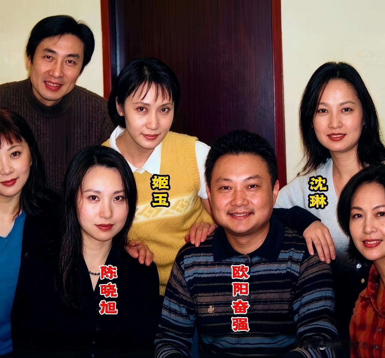 年轻时的陈晓旭、欧阳奋强、姬玉、沈琳……熟悉的面孔，昔日的角色仿佛还在眼前。还有