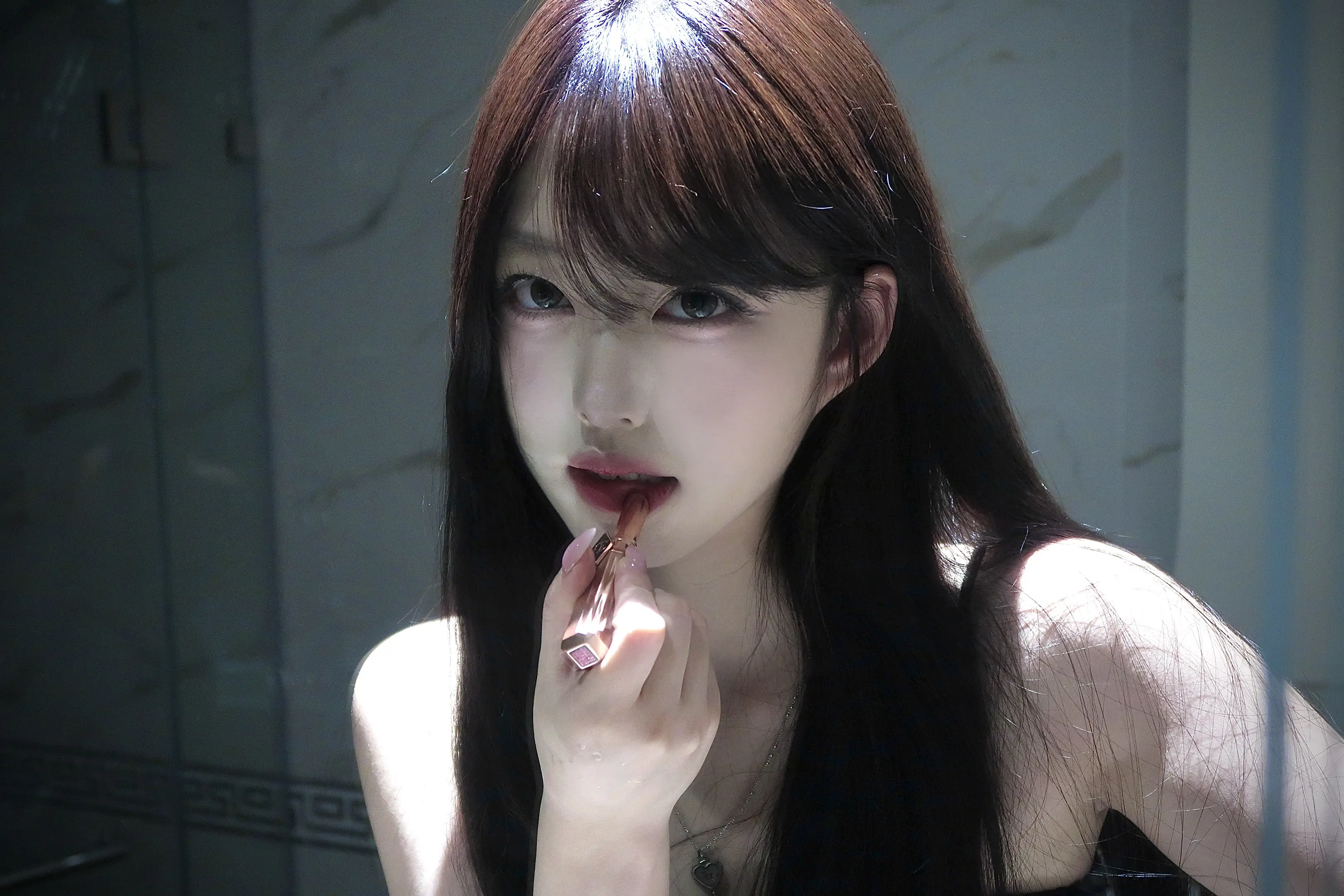 等老娘补完妆就撕了你好不好？