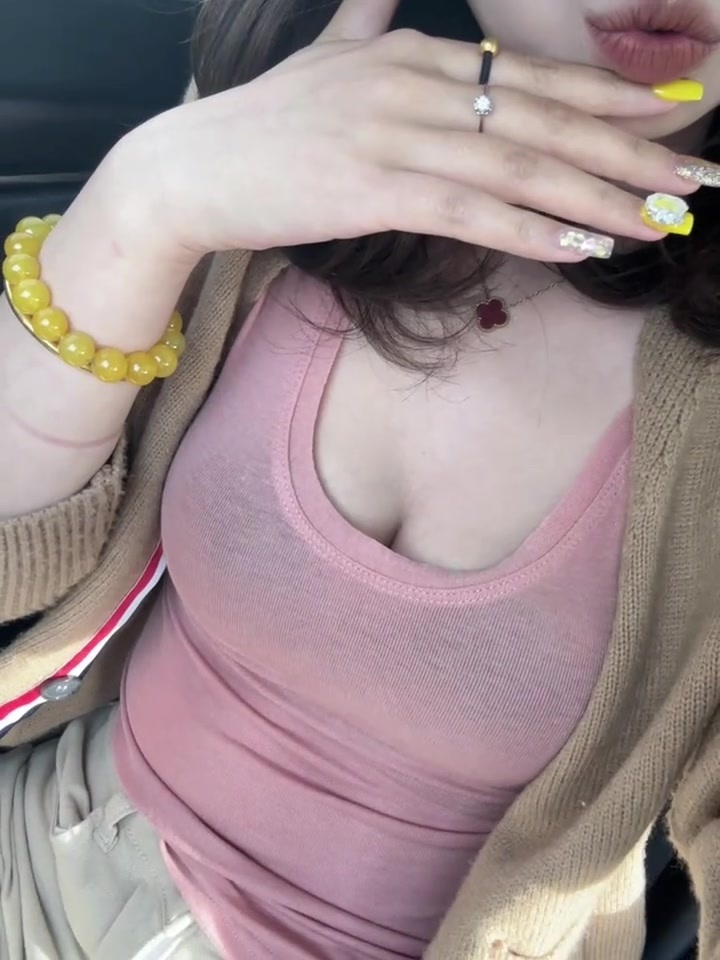 新做的美甲 怎么样 ~ 